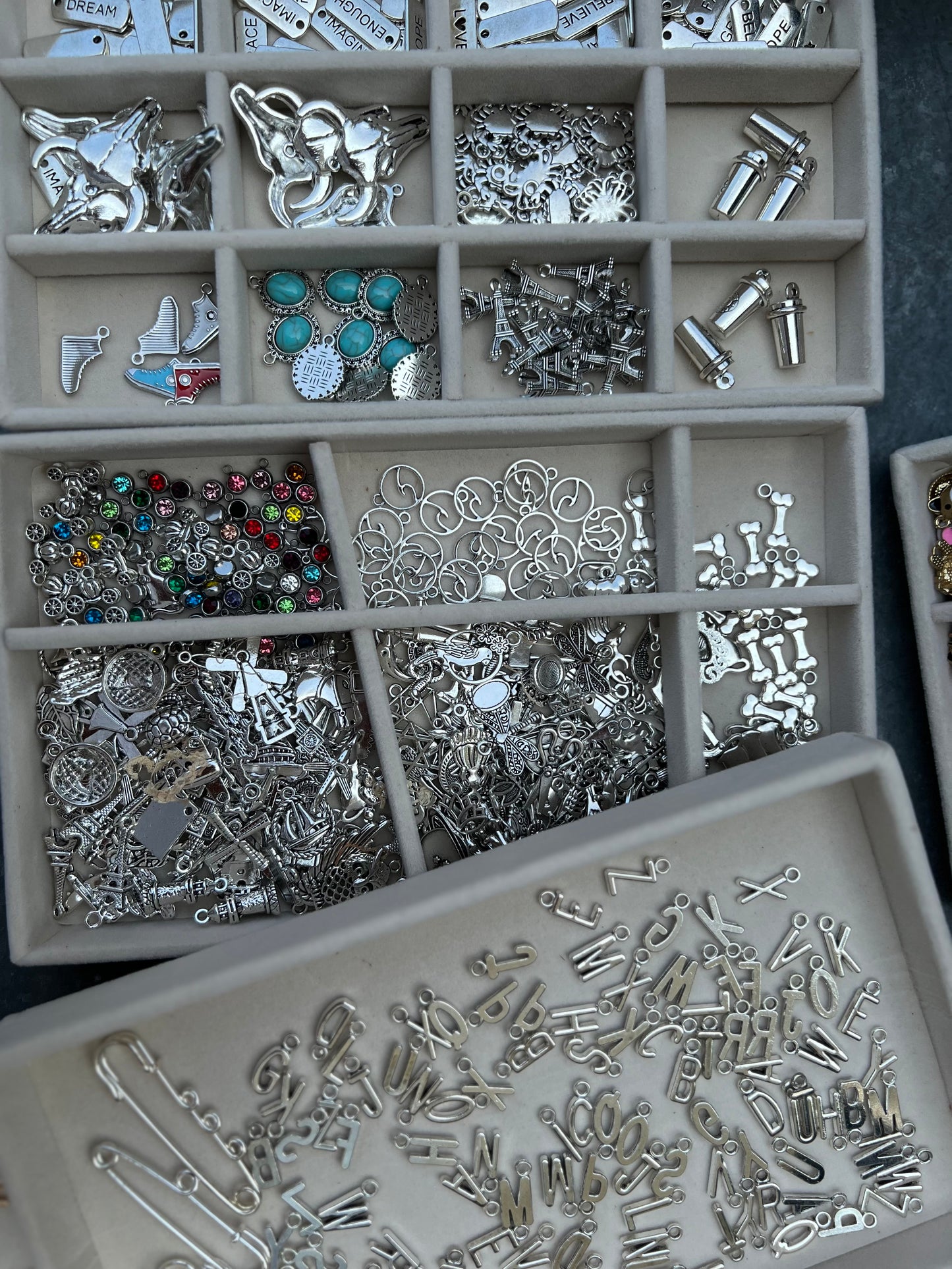 Make Your Own Jewelry Bar - Event (Age 5+)